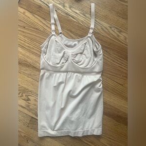 Kindred bravely hands free pumping and nursing tank